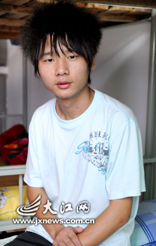 江西一高校欲录取“零分状元” 称看中其文学特长